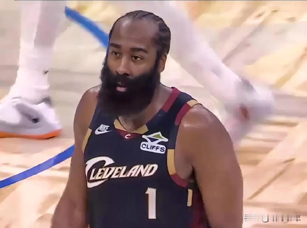 同样是打首发！！！有一说一，哈登与米切尔今天比赛表现根本不是一个级别的！！！