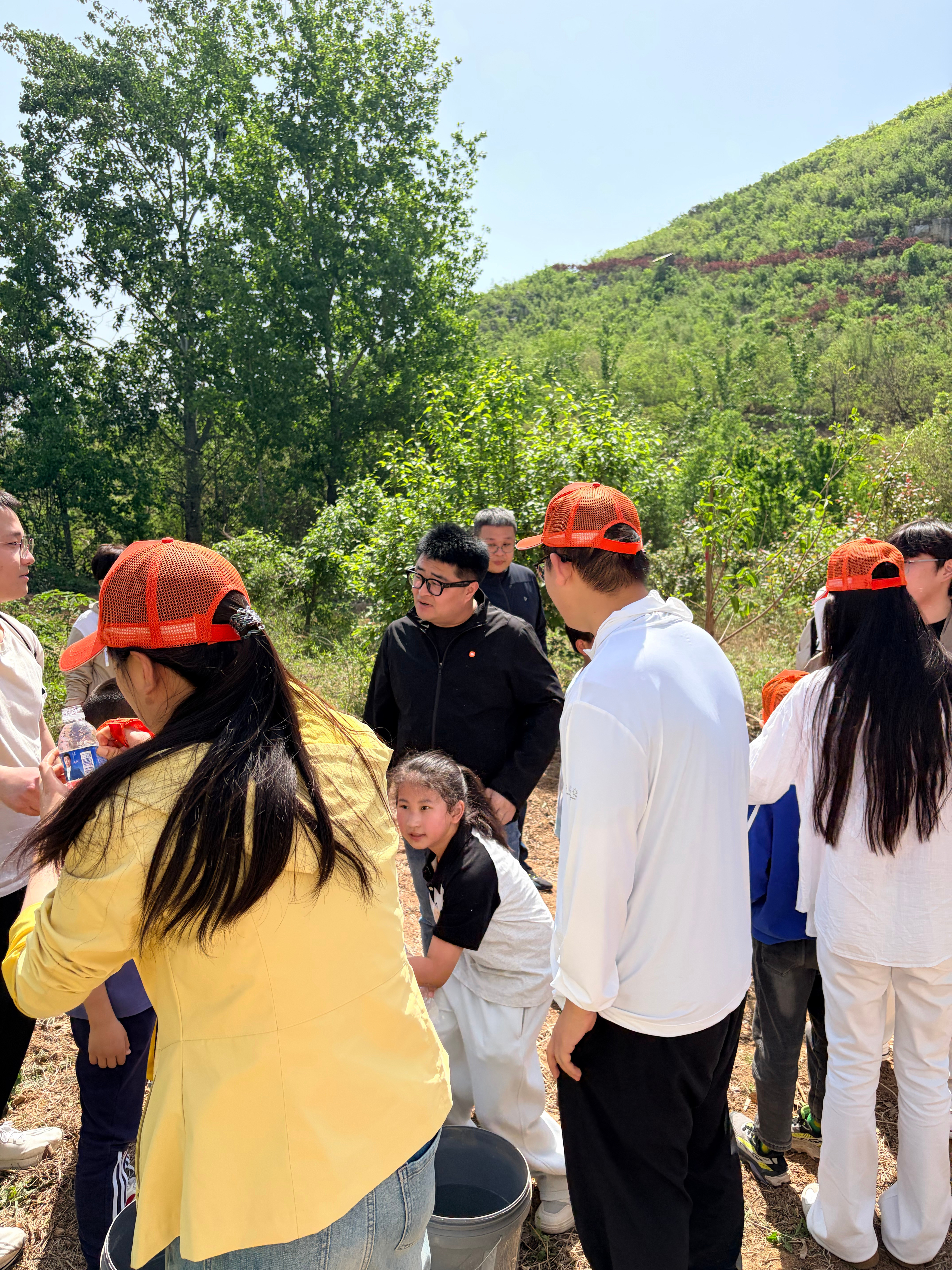 跟着来石家庄做公益并且种树啦