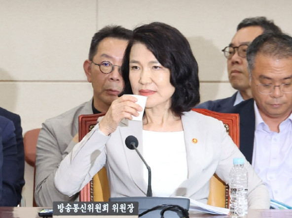 请停止”——尽管李在明试图制止，李珍淑仍回应：“这是我的权利”因在应遵守保密原
