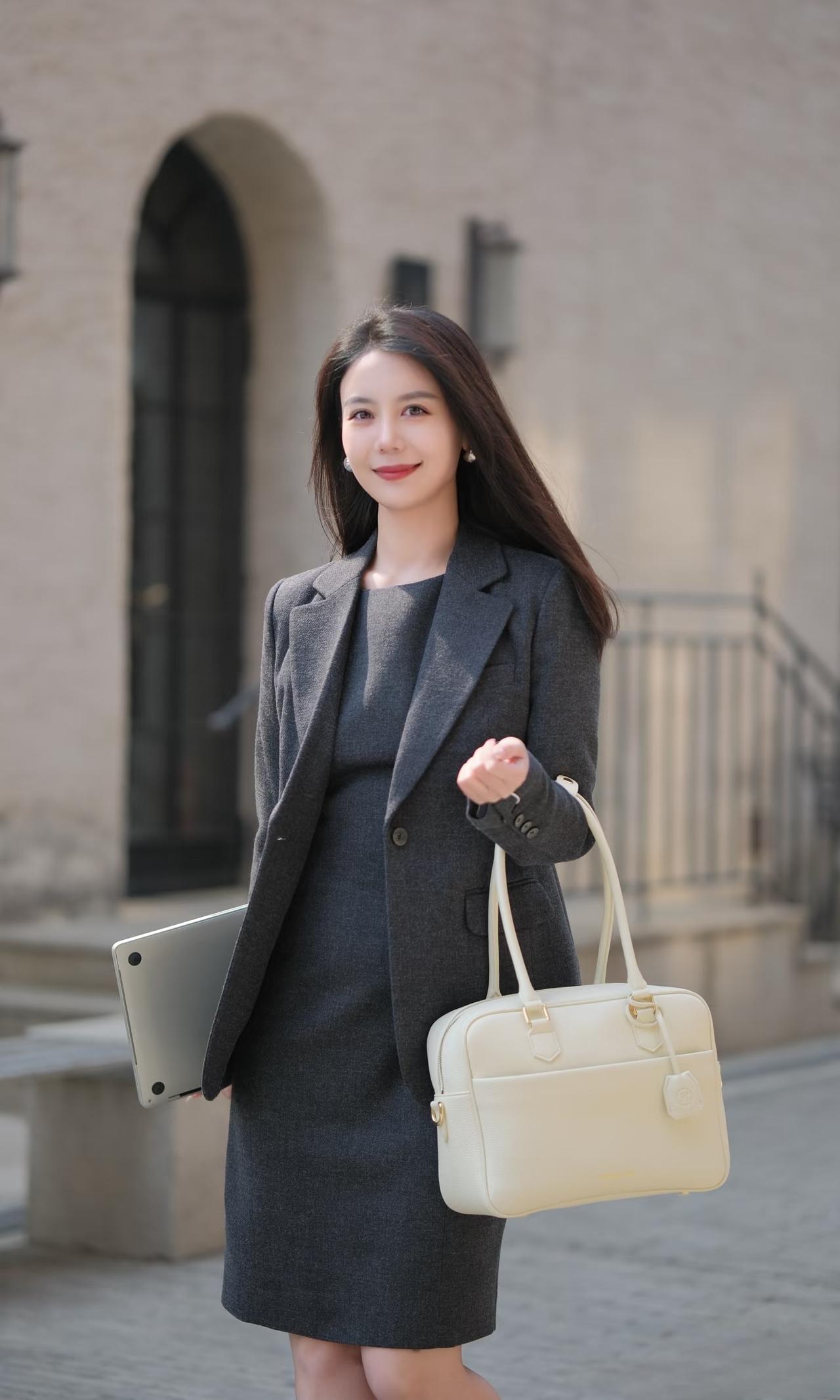 什么样的女人，最能让男人喜欢漂亮干练优雅知性气质的美女，绝大多数男人都喜欢。