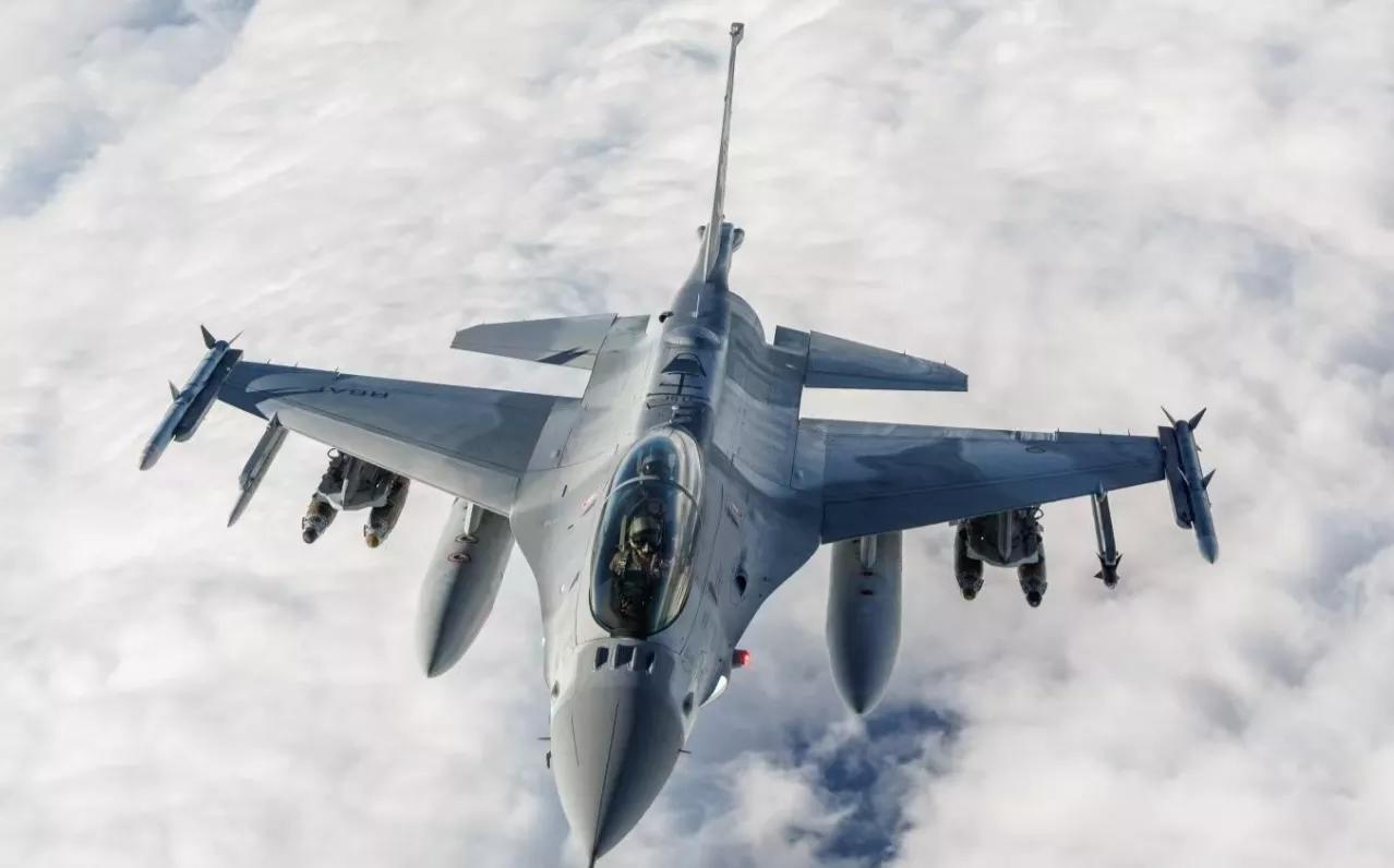 半岛电视台消息，当地时间21日，伊朗外交部宣布，为回应欧盟理事会将伊朗伊斯兰革命