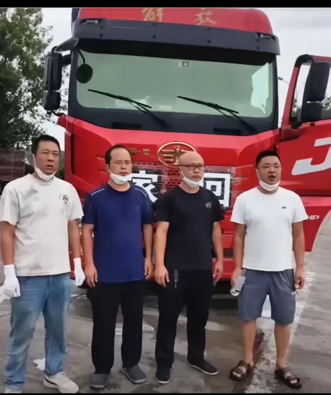 看完心里久久无法平静，陕西服务区一辆货车静静停放三天，工作人员开门后才知晓，34