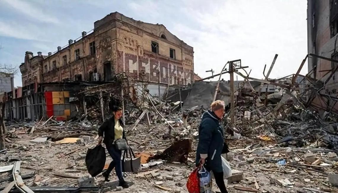 俄军控制红军城，西方继续给钱，泽连斯基下一步怎么办。近几天俄军主力打进了乌东的