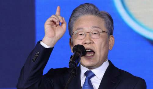 就在李在明还在为“不参加阅兵”找借口时，我们中方，突然干了一件让他后背发凉的事。