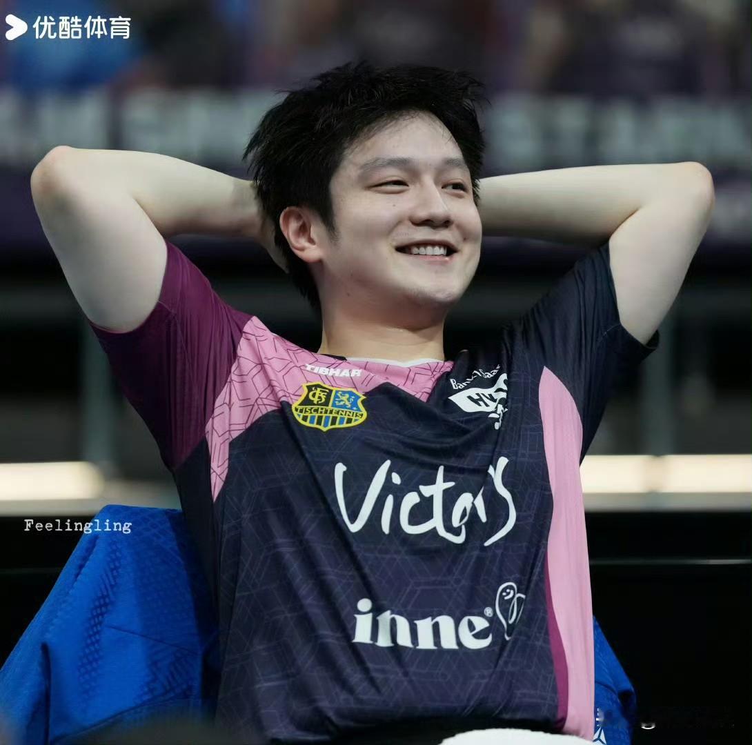 樊振东最淡定输球，真没见过输球还这么开心的！不少人第一眼都看愣了，世界冠军输