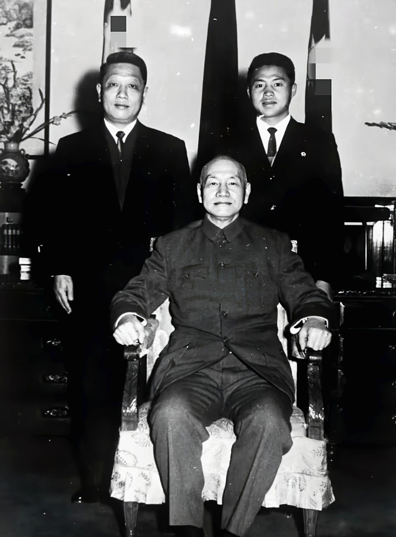 1966年，王朝天叛逃台湾，由于他是第一个叛逃的红卫兵，因此受到台湾当局的重视，