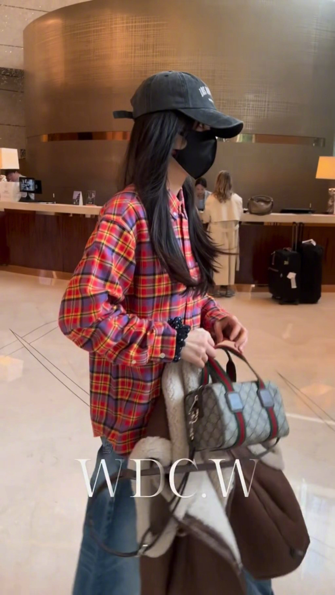 田曦薇格子衬衫梦女田曦薇到底有多少件格子衬衫格子衬衫小猫回归田曦薇格子