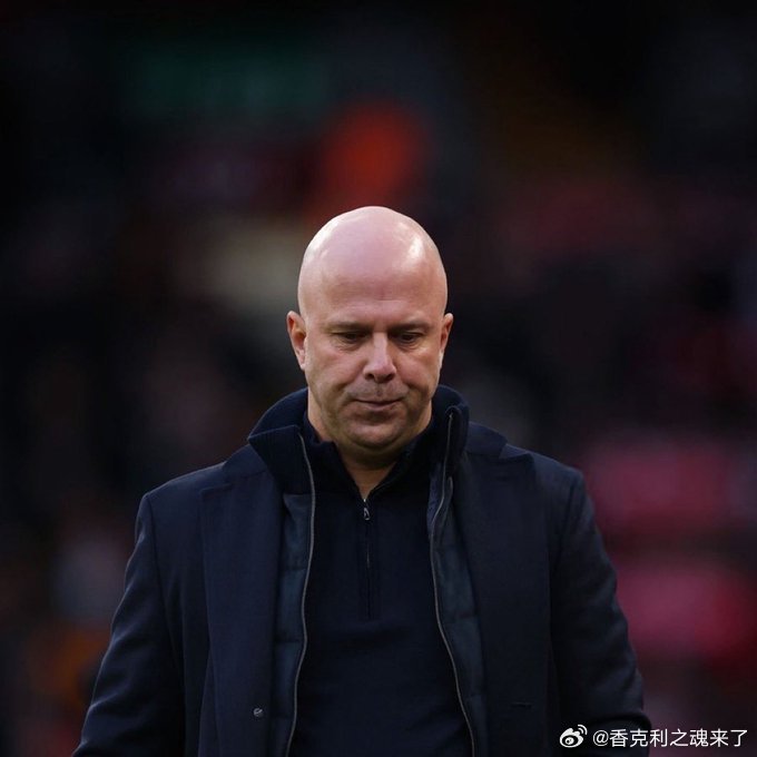 希勒承认自己并不喜欢萨拉赫本赛季多次公开批评斯洛特的做法，但他同时认为利物浦的更