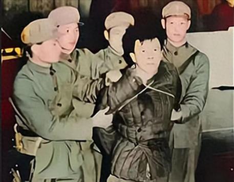 1951年，一个特务落网后，在面对审问时，竟语出惊人：“我的同伙？说出来吓死你们