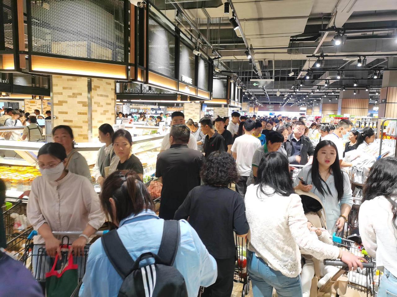 不赚委屈钱！看懂胖东来关店，才懂真正的顶级商业格局实体行业摸爬滚打多年，我最