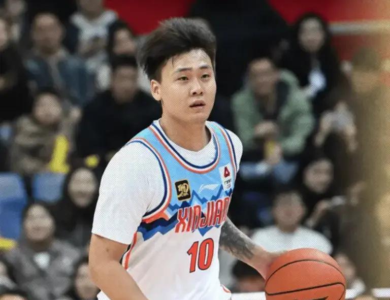 赵睿加盟北京，CBA寡头化特征日渐明显。1、赵睿降薪投北京，其他曾凡博、陈盈俊、