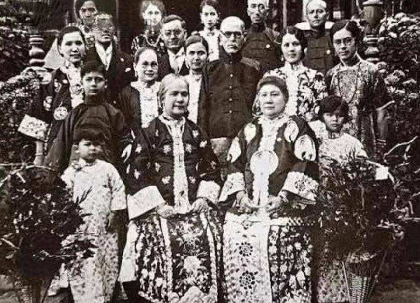 1881年，香港。一个19岁的穷小子，娶了自己的青梅竹马，从此开始了一段香港最传