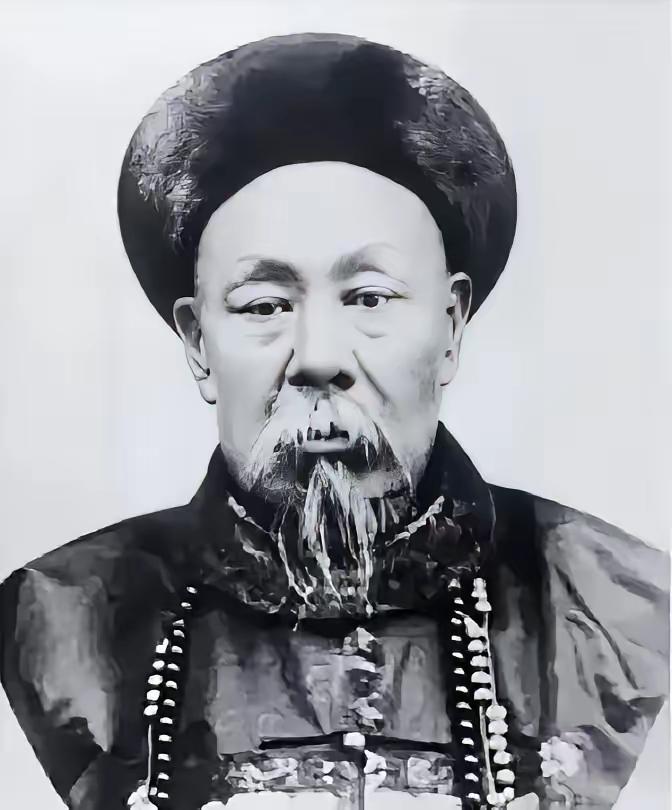 1901年，董福祥被清廷革职永不叙用，成了替罪羊。他不服，写信质问上司荣禄：当初