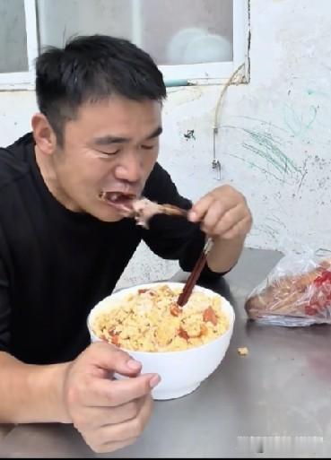 小故事！这两天可把半熟他急坏了，他开始没活找活干了，因为李佳说要和