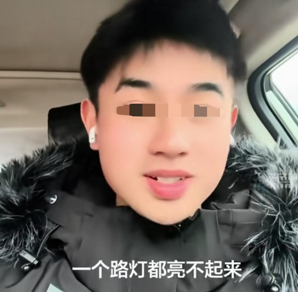 近日，湖南某县，一位网友发视频，反应一处路灯不亮，结果接到了电话，希望删除视频。