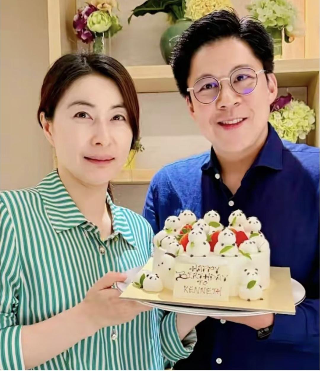 7月2日，是霍启刚47岁生日，不晒儿女，不晒亲朋，就晒和太太郭晶晶的合照！可见，