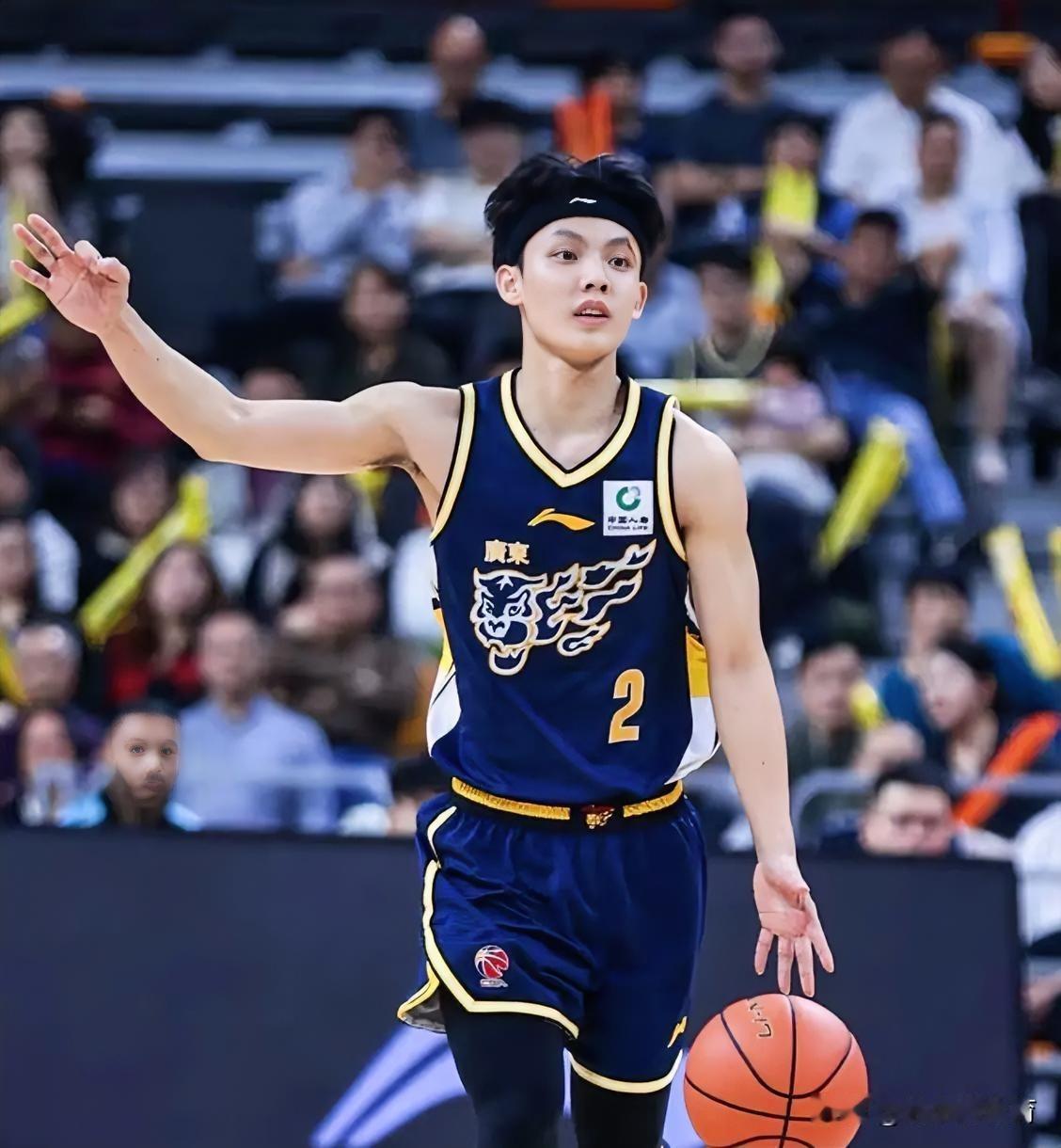 缺谁谁尴尬，徐杰率领广东完胜青岛队，刘维伟赛后点评一针见血。cba焦点之战，广