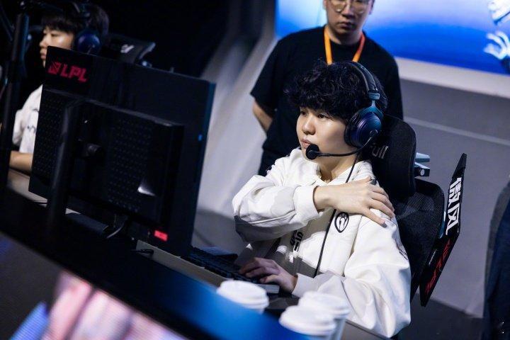Rookie韩服排位训练至凌晨4点：生死战将直面Scout，连能撑到第四把的英雄
