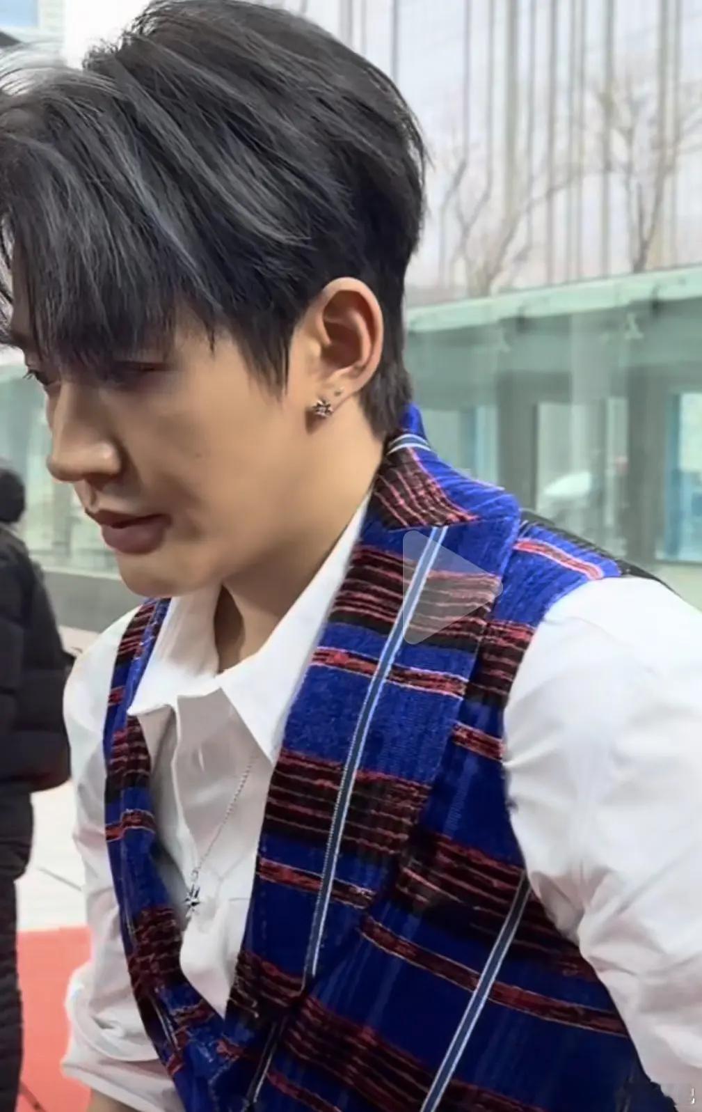 这张脸放大有点儿残忍