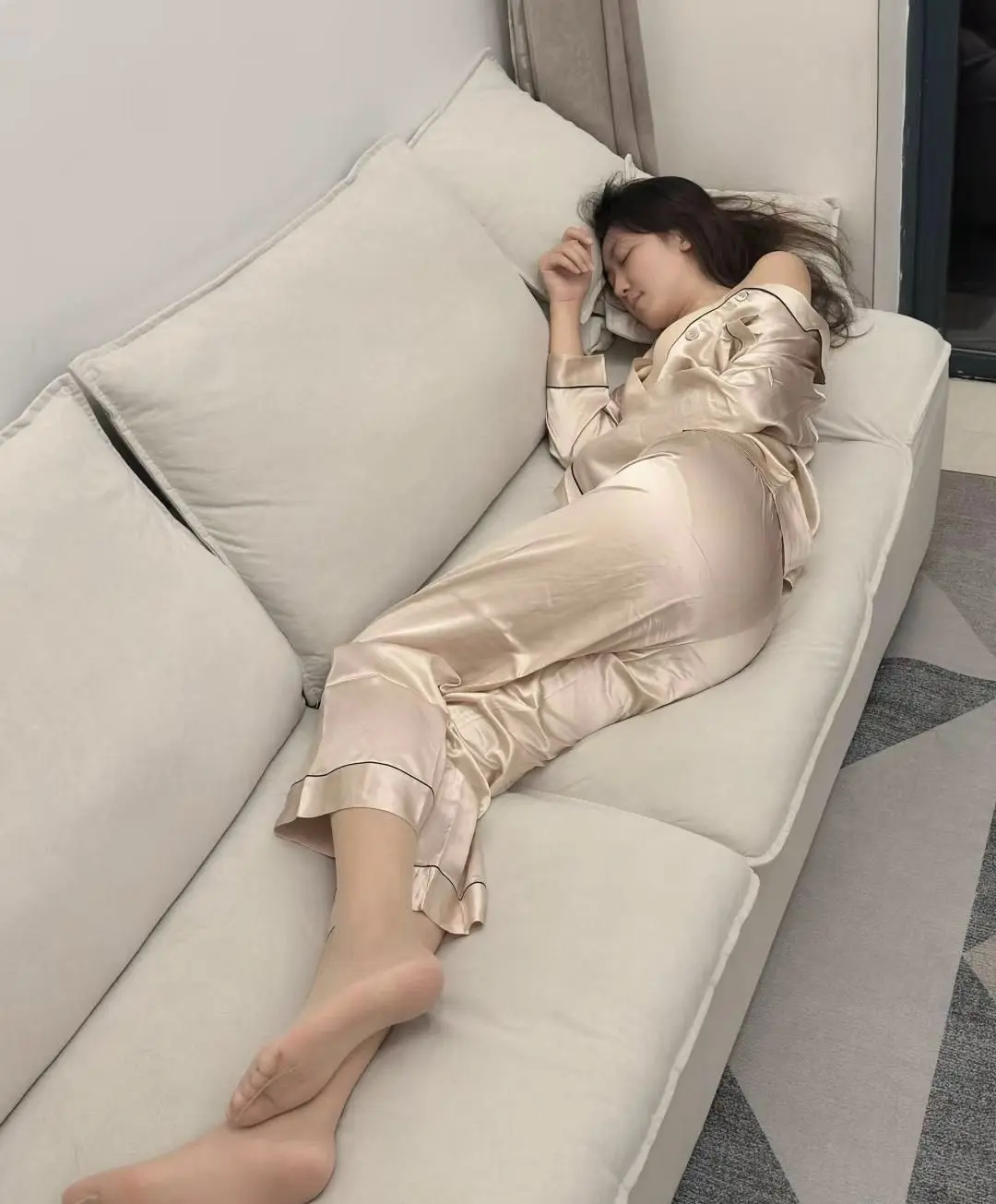 为什么睡觉了还要穿丝袜？