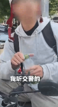 教科书式反诬告！苏州一小伙骑车和逆行的女子发生了剐蹭，下车后女子一边录像，一边质