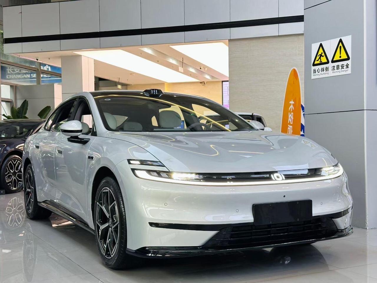 🔥10万级家轿市场要变天？长安启源A06到店实拍，亮点抢先看！📢最新消息：