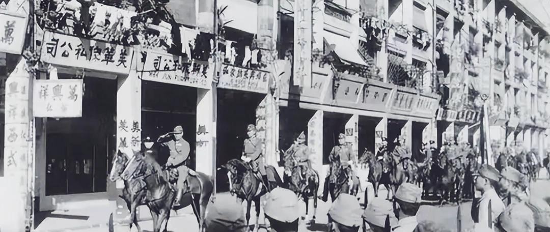 霓虹灯熄灭的三年八个月——被遗忘的香港大屠杀真相令人触目惊心！当南京大屠杀