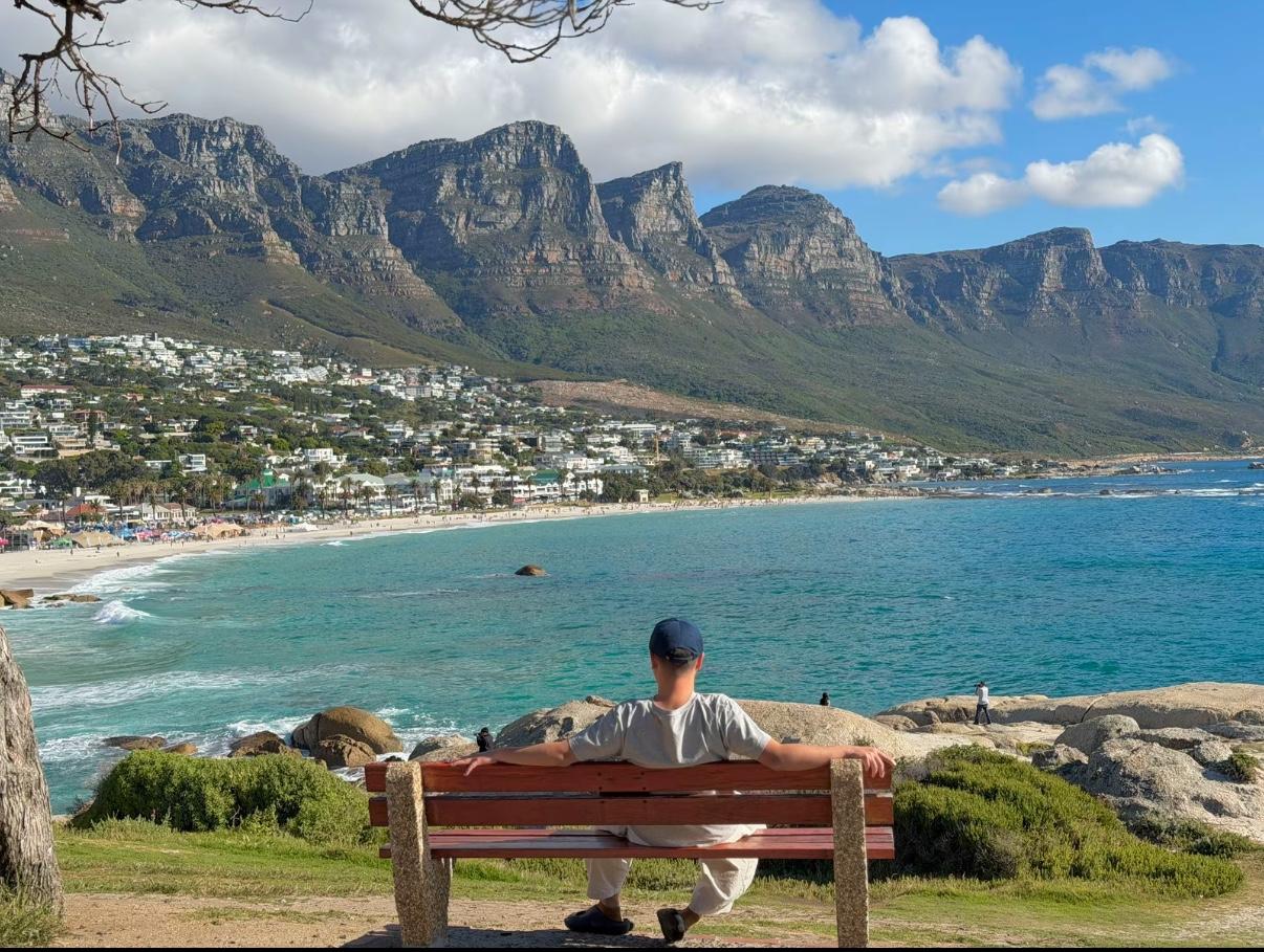 有人说现在上班的人都盼着退休，这意味着衰老，不珍惜剩余人生里最年轻的每一天。