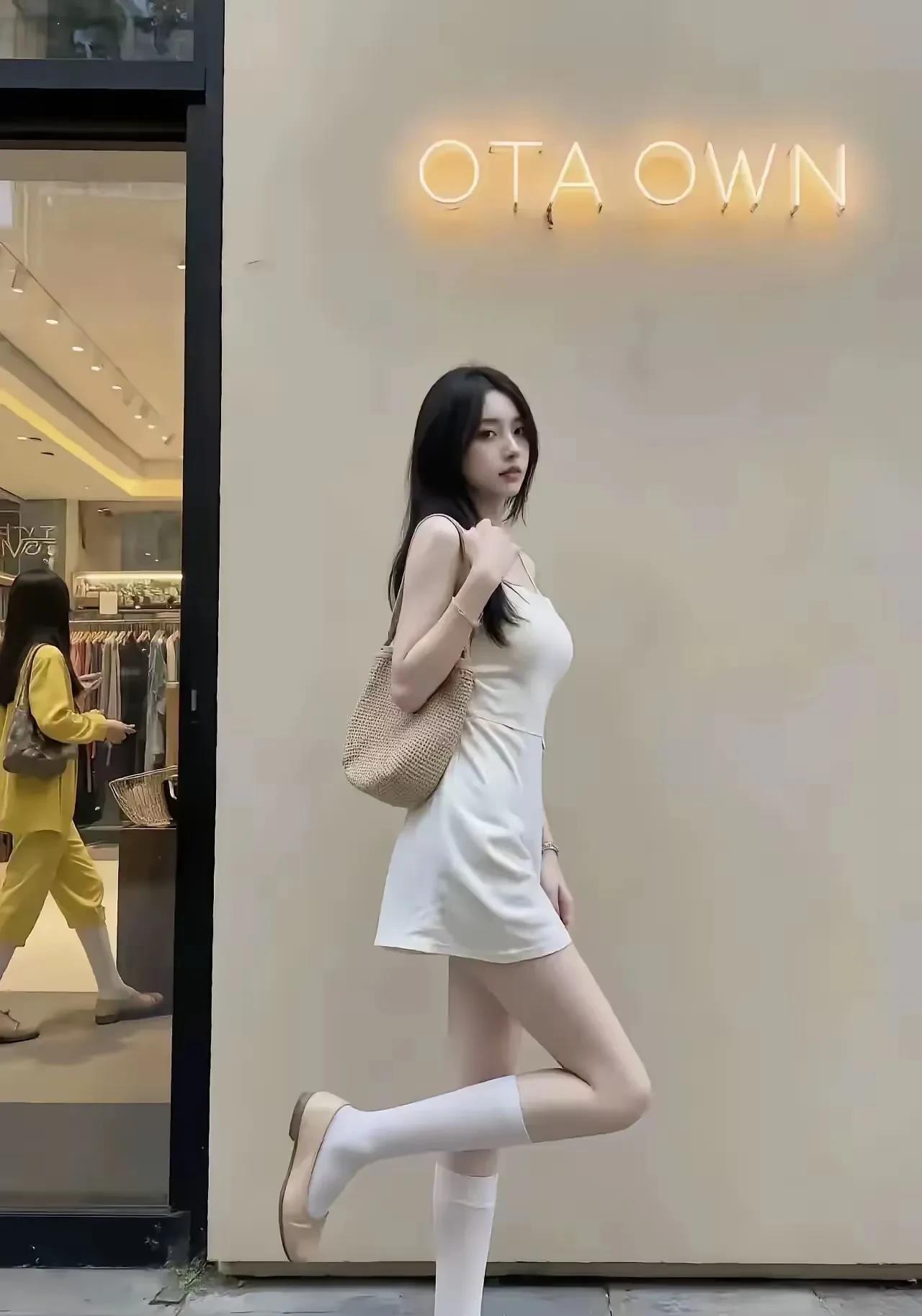 100万和美女，你选哪个？