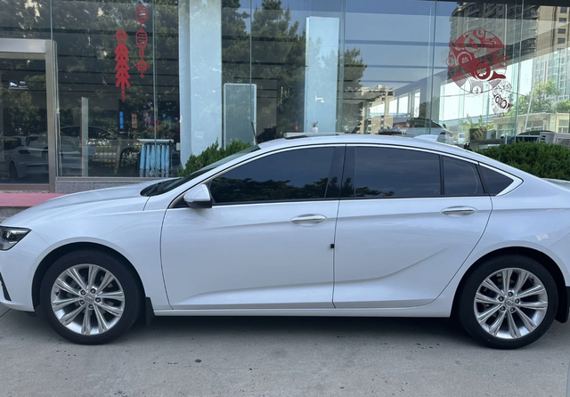 19年的君威18.5万还是个低配的那时候想买一辆君威低配的，得18.5落地，没