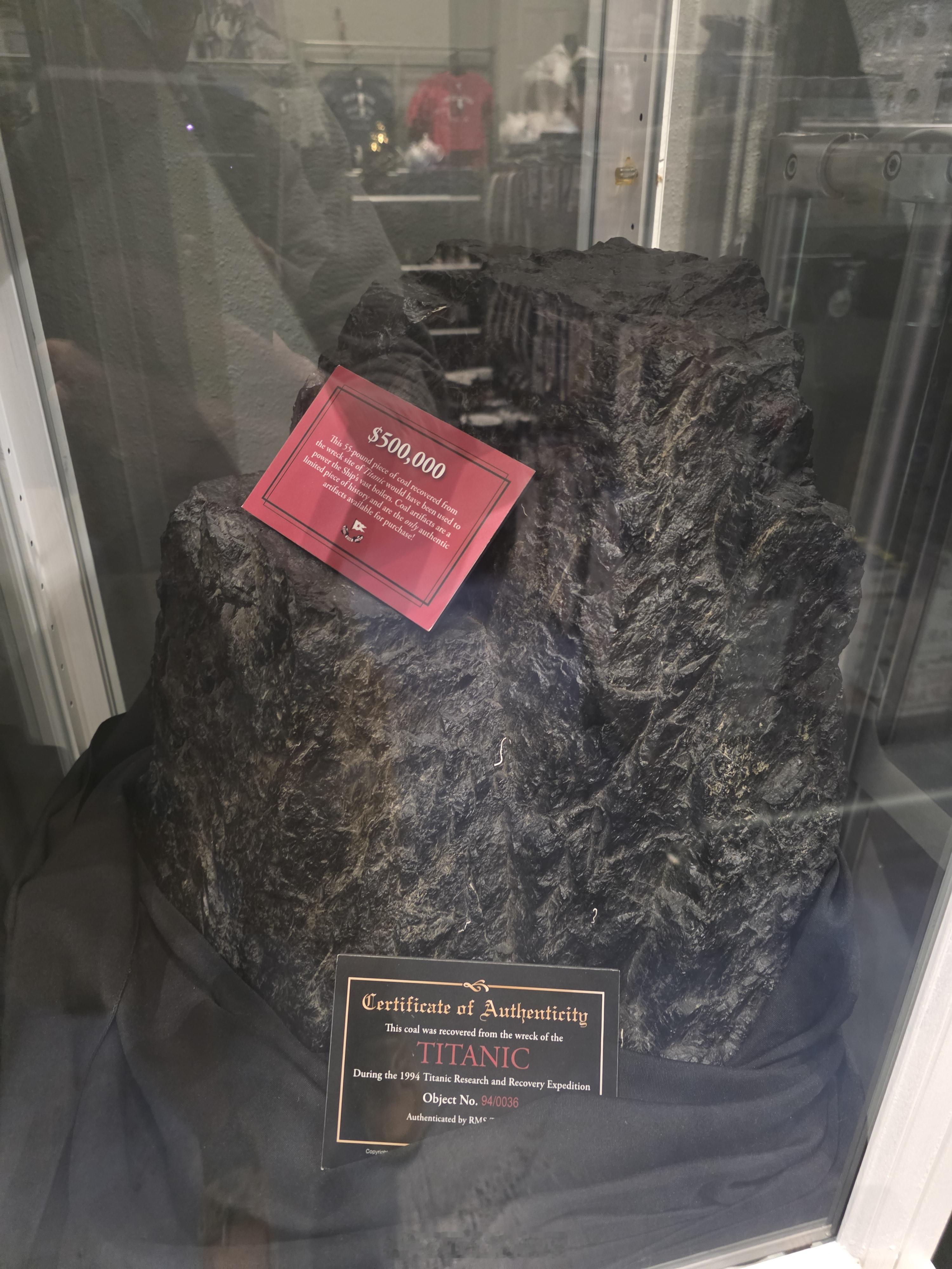 泰坦尼克号博物馆的这块巨大煤炭售价50万美元