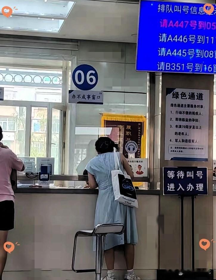 刚从社保局出来，奉劝大家一句，社保可以交，但是千万不要交得过于晚了，我就是