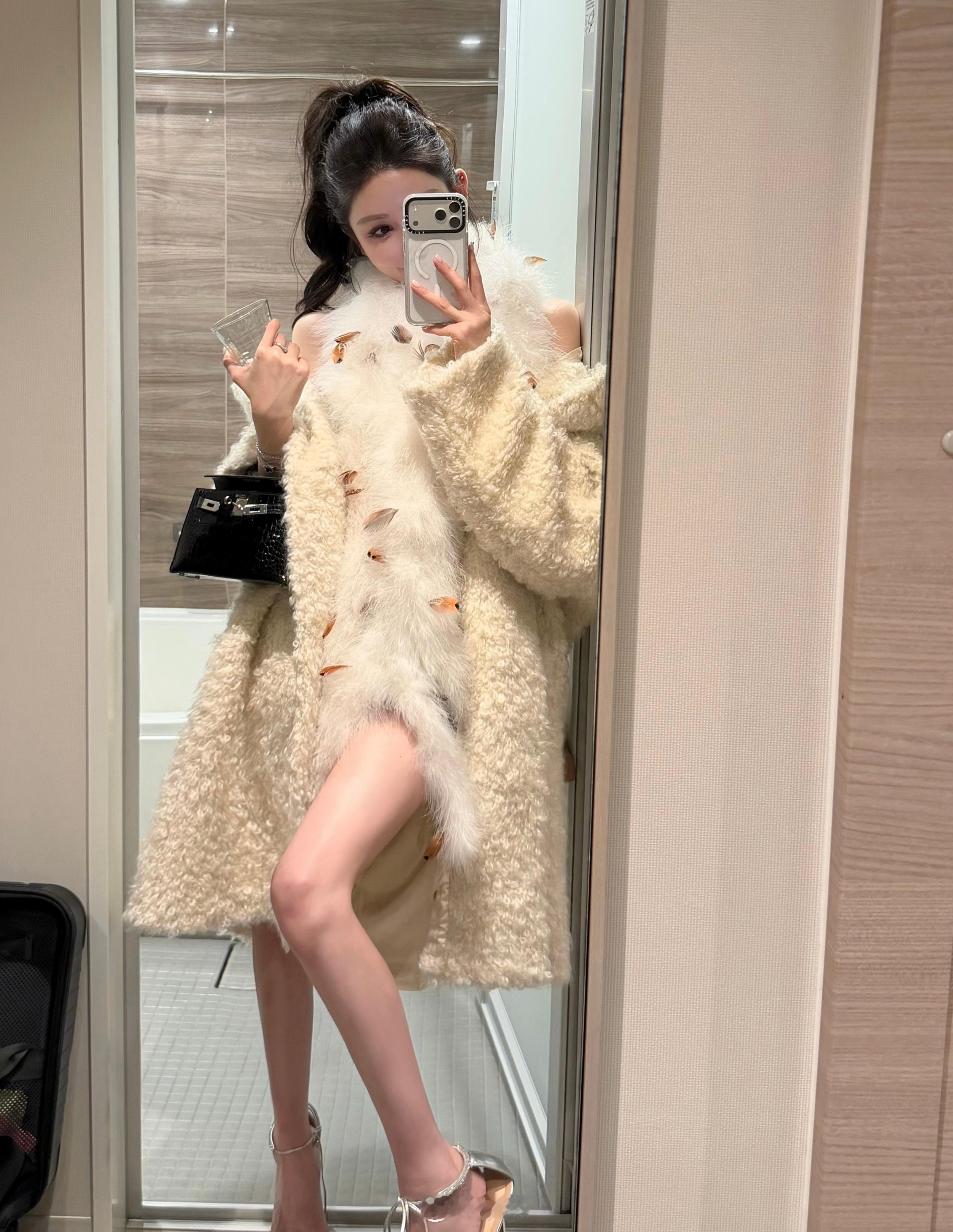 富人新标识：最新款ProMax版iPhone戴casetify手机壳！​​​