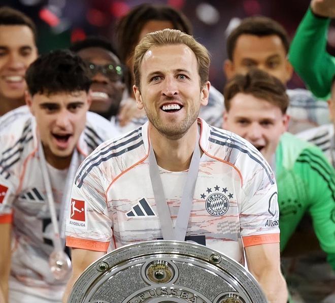 拜仁启动对33岁的凯恩的续约了，媒体先前有报道一是凯恩的薪水2500万年薪不会降