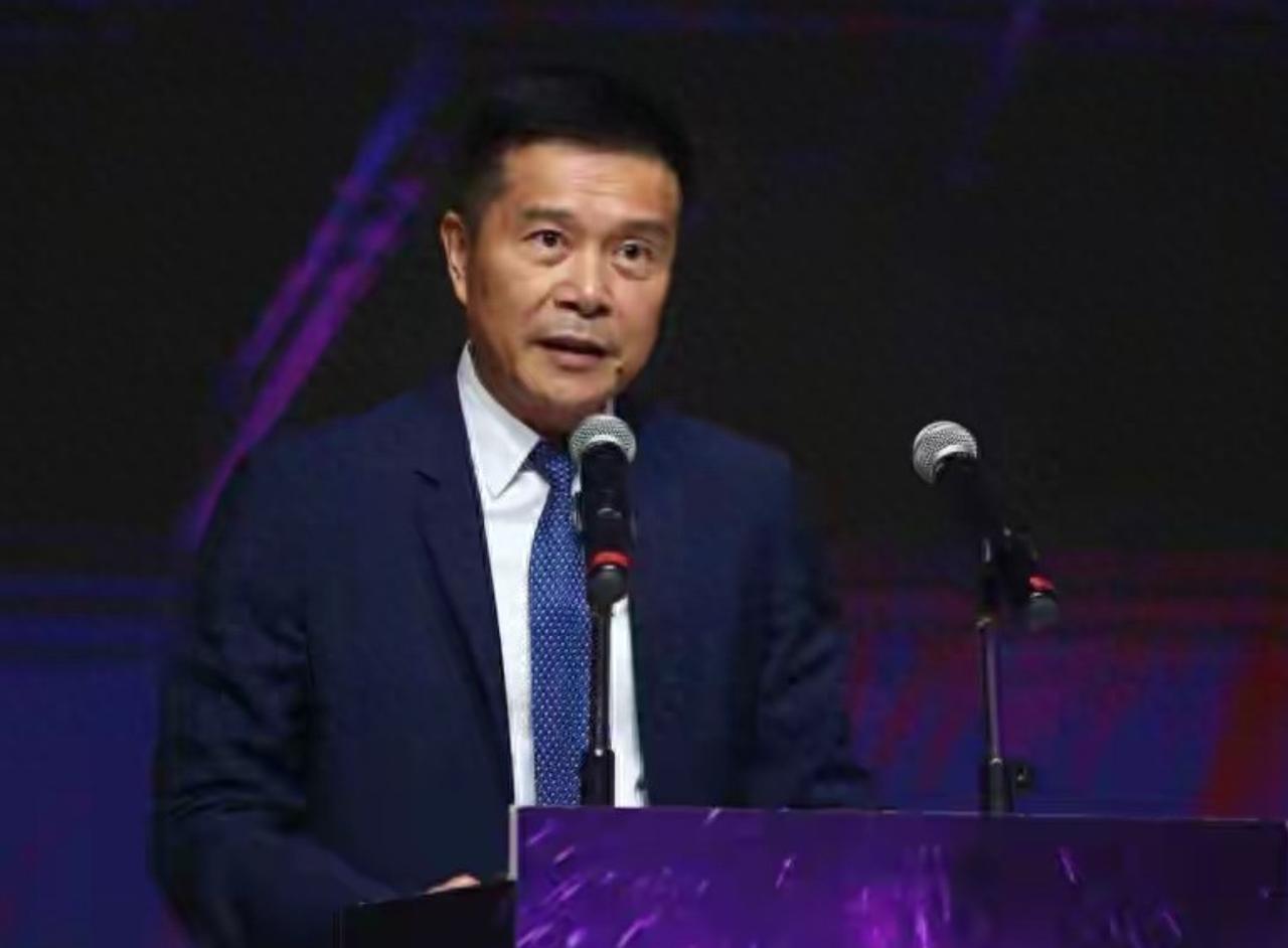 广东队回到东莞！朱芳雨开总结会，陈海涛发放奖金，放假过大年CBA联赛杯四分之一