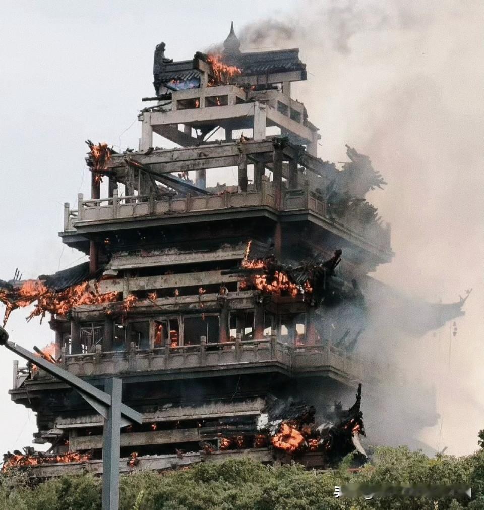 苏州一寺庙发生火灾？本月1号刚做了消防演练，11天后就火了！火势凶猛，建筑只剩框
