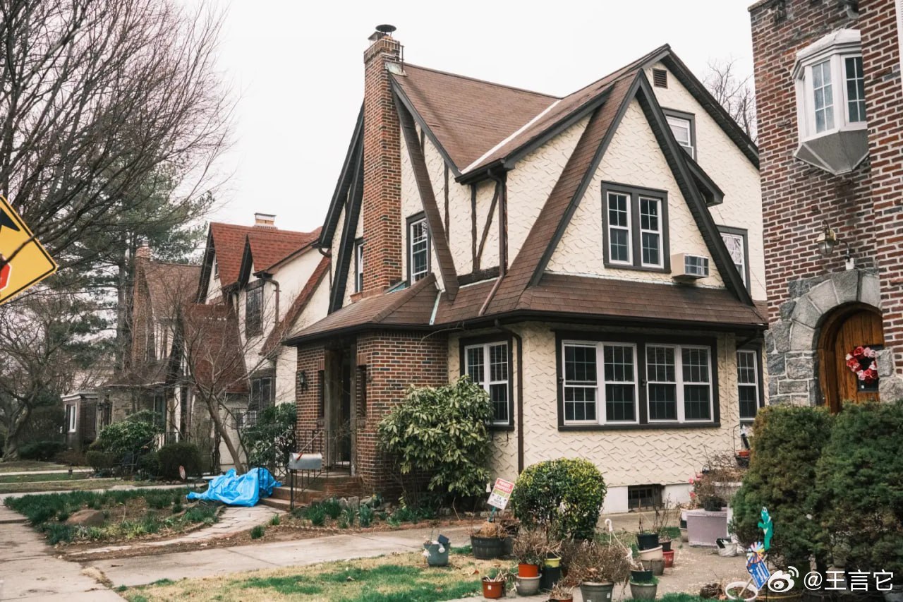 ❗️唐纳德·特朗普的故居正在出售，售价230万美元。据《纽约时报