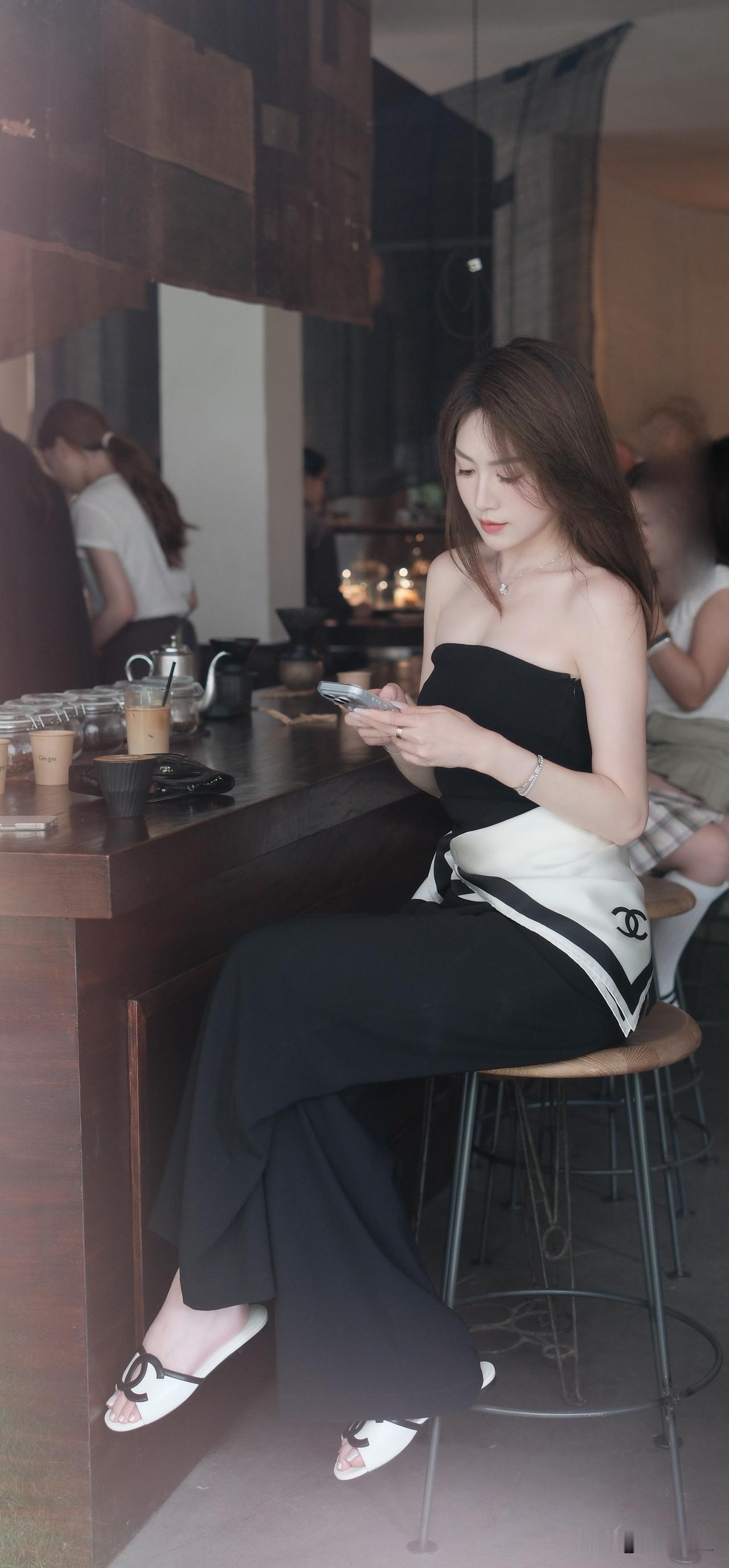 去53层楼的高空，喝个下午茶。再来武商世贸广场吃个泰式饭。完美的一天。