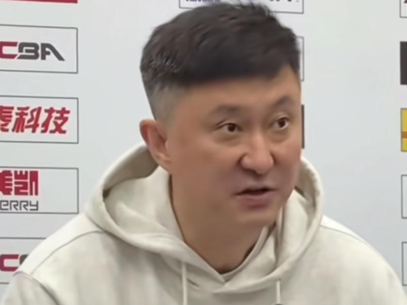 杜峰作为主帅，应该更加注重球队的整体利益，而不是过分迷恋某个球员杜峰作为球