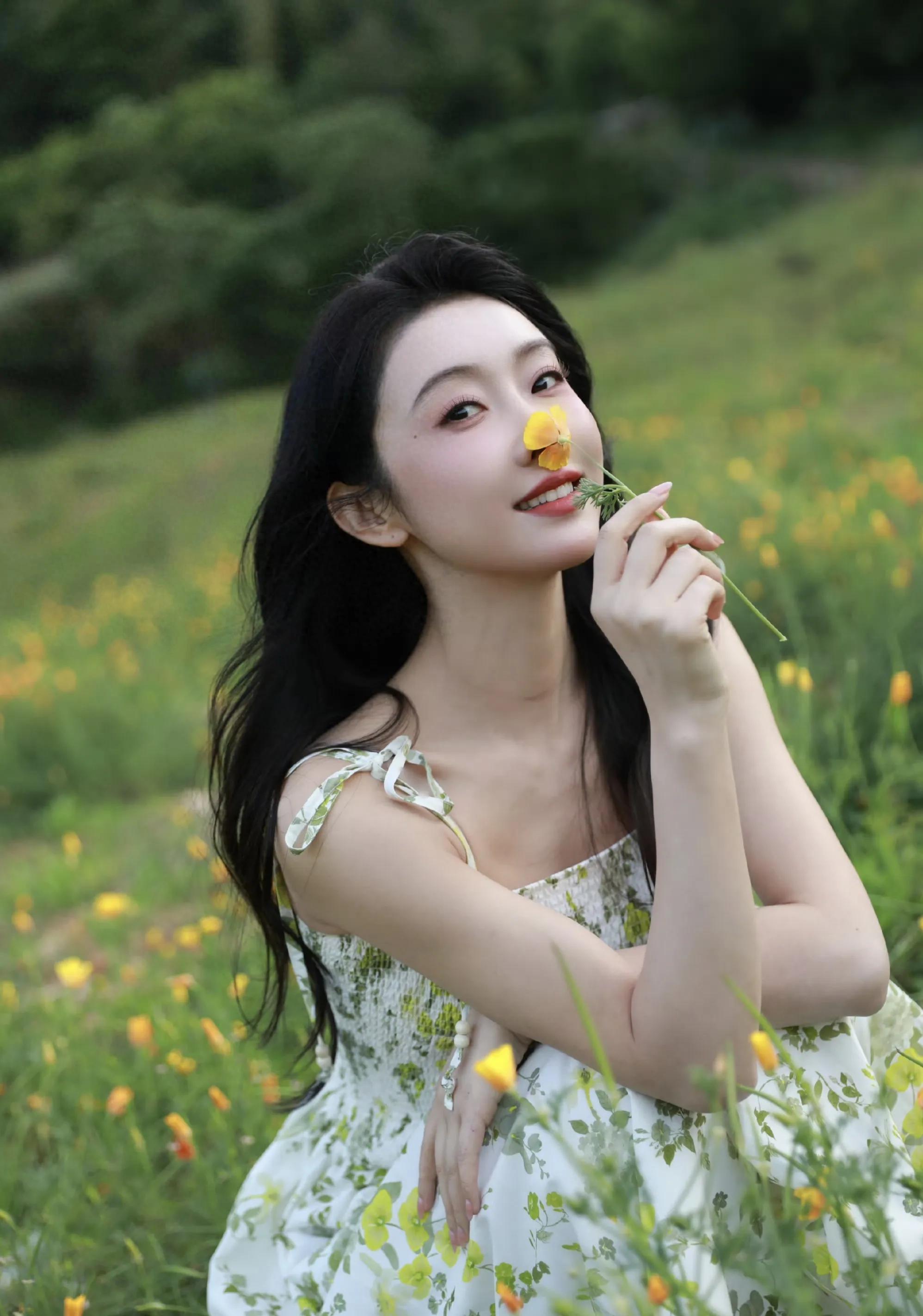 女星宣璐清新甜美写真：师姐越来越漂亮了！