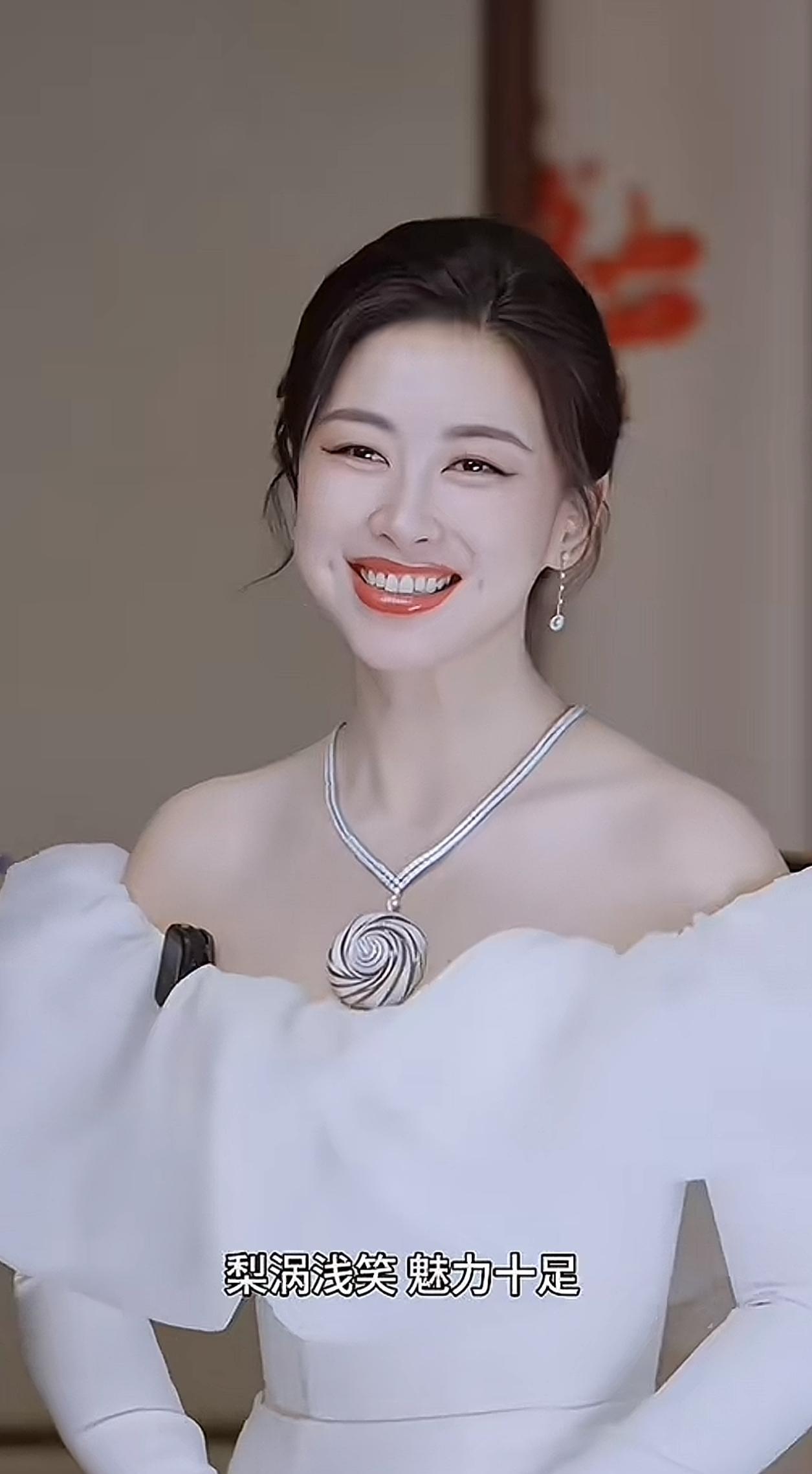 #法拉利总裁都无法拒绝的女人#朱珠全球最美面孔的含金量还在上升。自信明艳大气，浑
