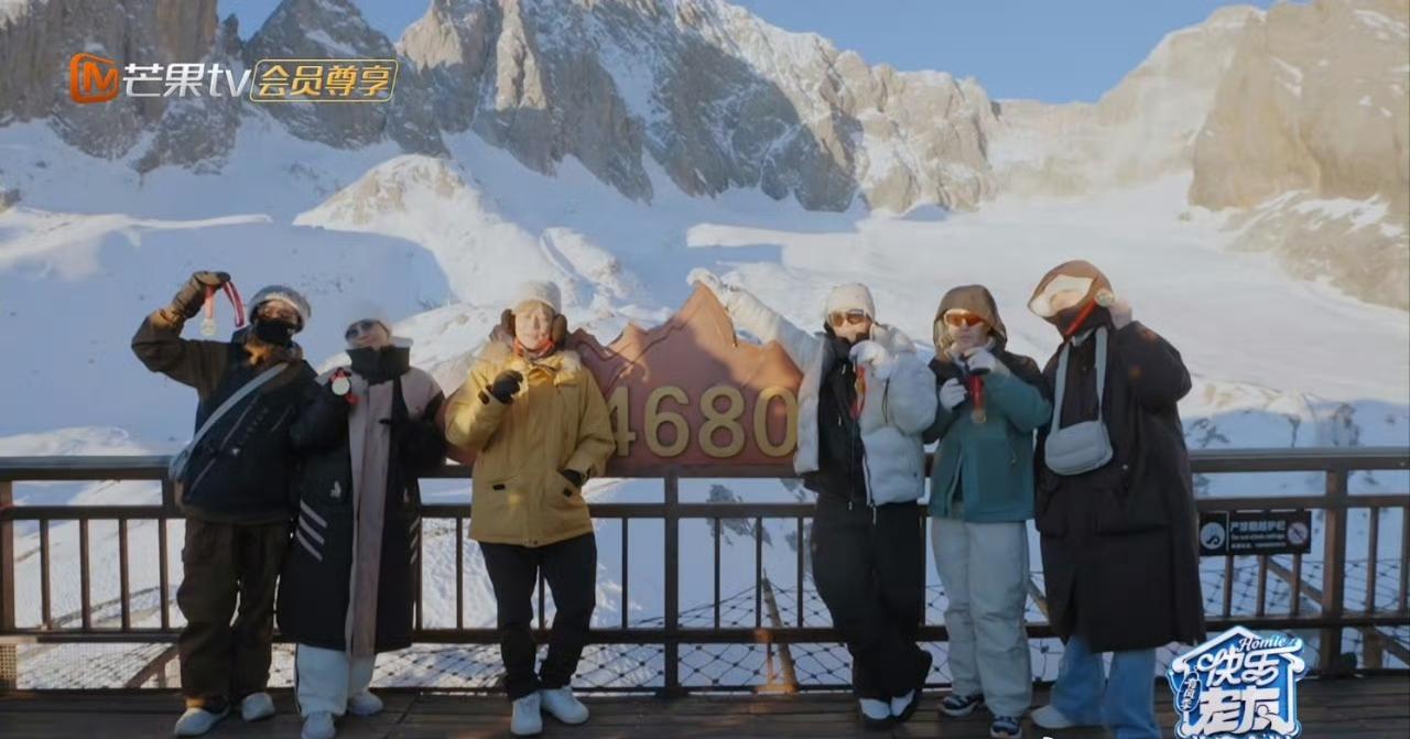 再就业男团的兄弟们结束了快乐老友记有风季，纷纷开启演唱会模式了！满天星继续发光