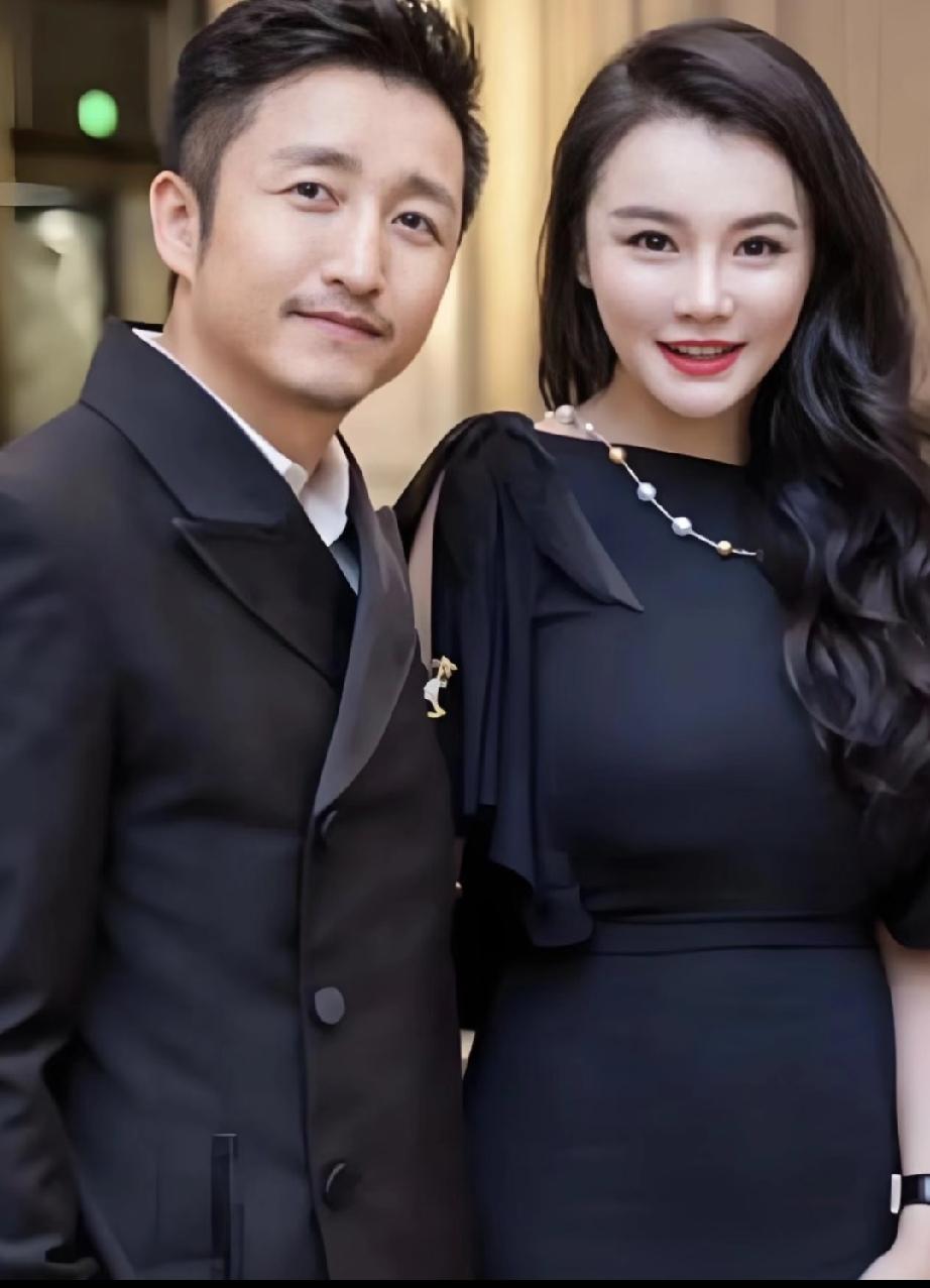 她慌了，冉彻底慌了，不光下场控制舆论，连那英说她“是败家玩意”的视频也删了。