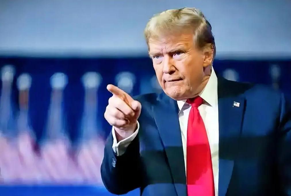 特朗普做出重大妥协，美国土安全部长被解职。当地时间3月5日，据央视新闻消息，