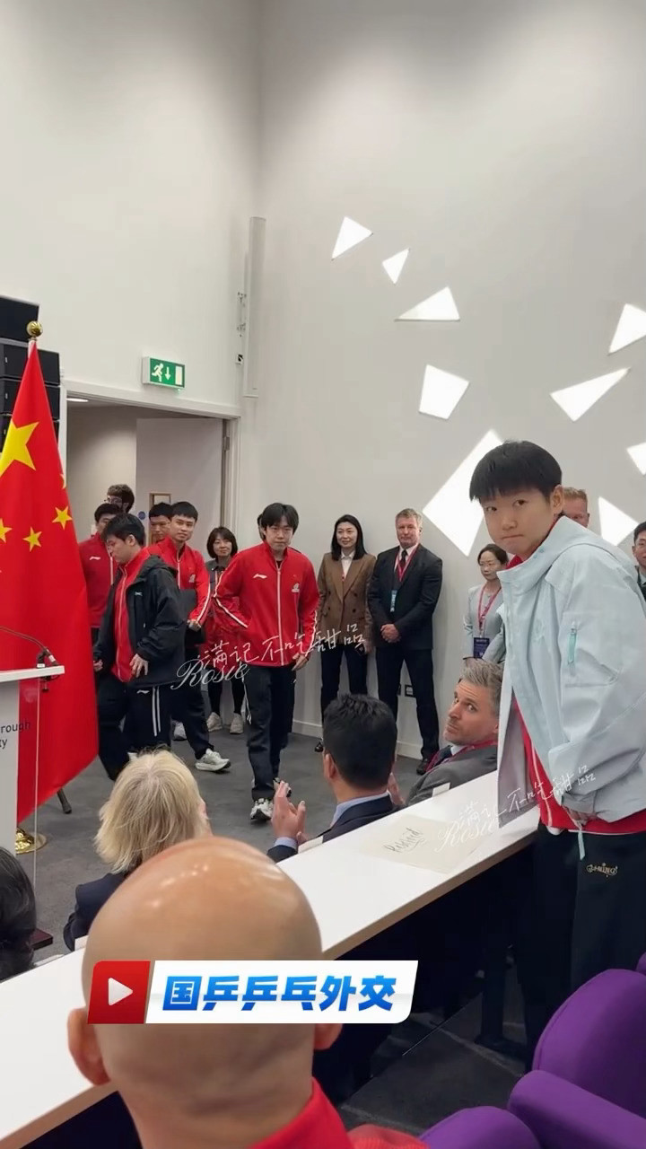 头头：我要怎么走才能坐lp旁边七号：别想了，赶紧走