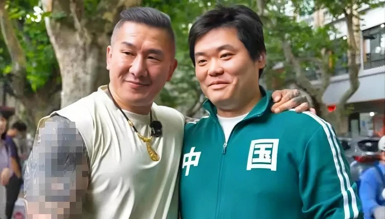 网红“馆长”第一次登陆，被大陆的发展给震撼到了，被朴实的民情给感动到了。却把一众