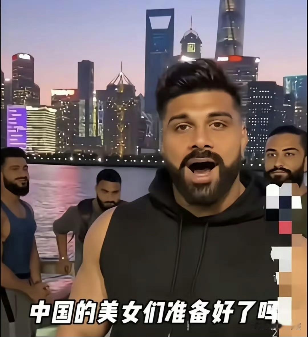 印度男人声称要来中国娶媳妇！一名印度男子在社交媒体发布视频，声称他将和他的朋友