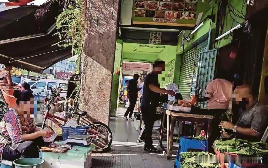 马来西亚现在被21万罗兴亚难民给缠住了，赶也赶不走，留也留不下。2026年6月这