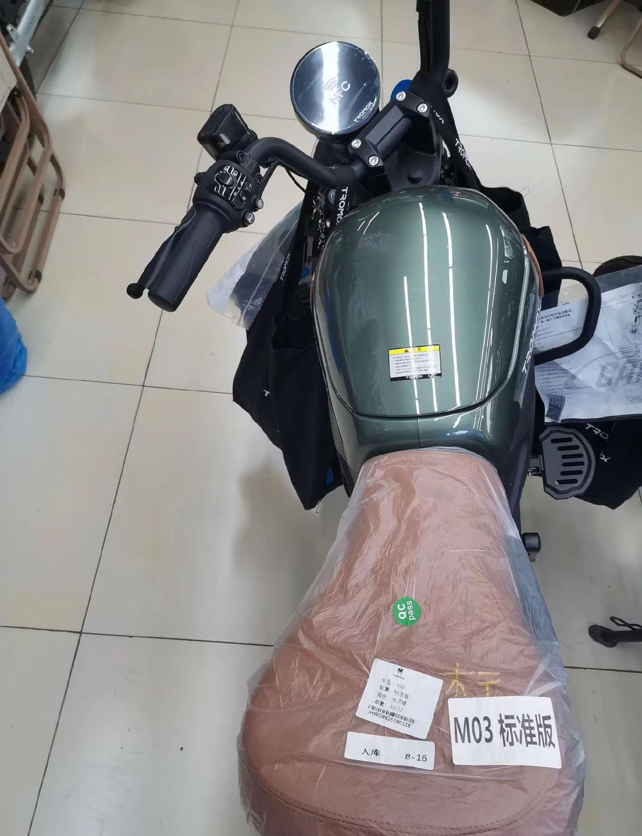 摩兽电动车不上牌，明年年底就别想骑了。不是警告，是实锤。上海交警早就盯上