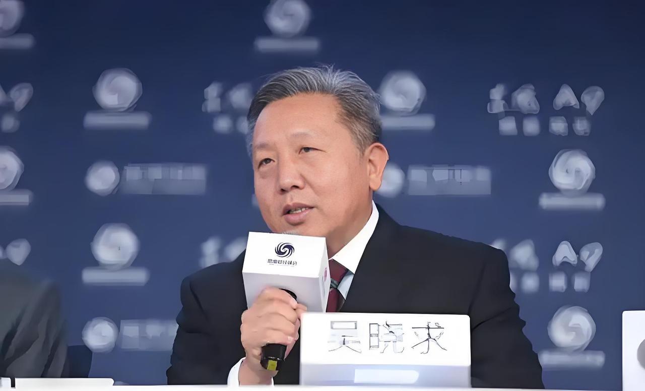这才是为民发声的真专家！人大教授吴晓求犀利怒怼乱象：老百姓合法存钱，被盘问资金来